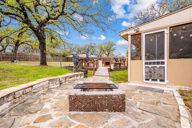 701 Wood Lane, Azle, TX 76020