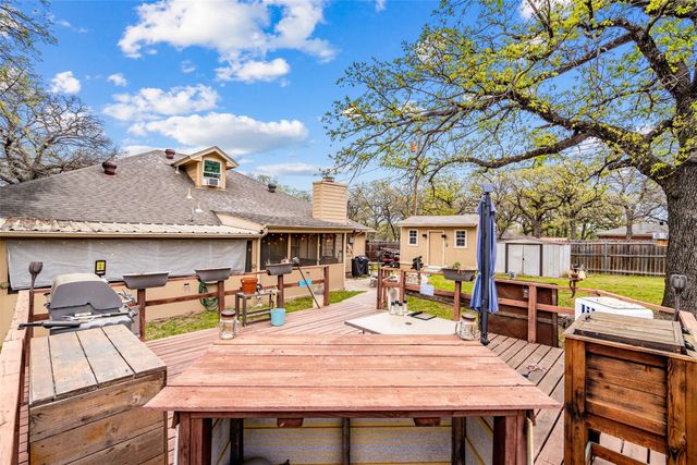 701 Wood Lane, Azle, TX 76020