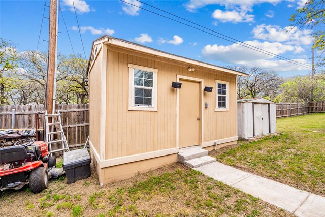 701 Wood Lane, Azle, TX 76020