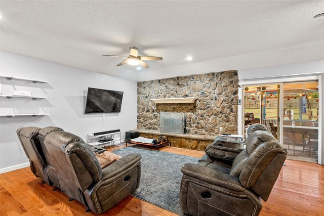 701 Wood Lane, Azle, TX 76020