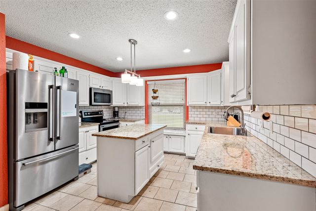 701 Wood Lane, Azle, TX 76020