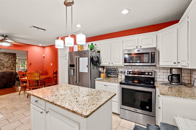 701 Wood Lane, Azle, TX 76020