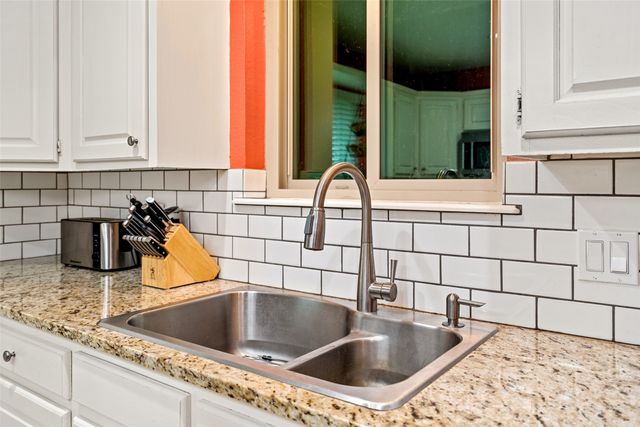 701 Wood Lane, Azle, TX 76020