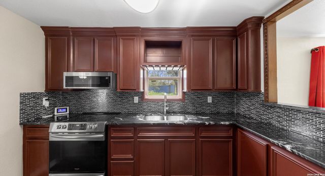 305 WAYCROSS RD, San Antonio, TX 78264