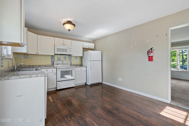 707 Pine Street, Lakehurst, NJ 08733