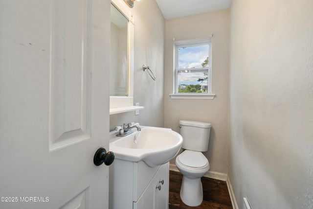 707 Pine Street, Lakehurst, NJ 08733