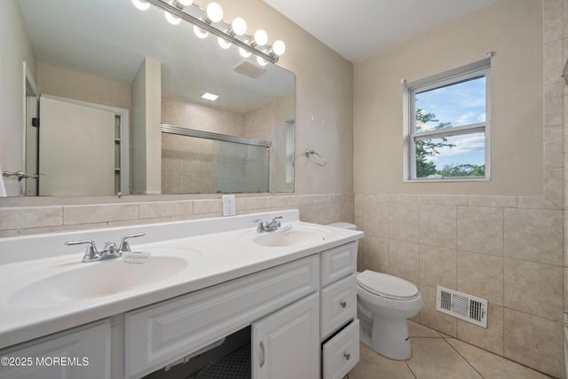 707 Pine Street, Lakehurst, NJ 08733