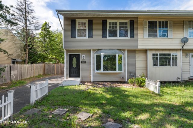 707 Pine Street, Lakehurst, NJ 08733
