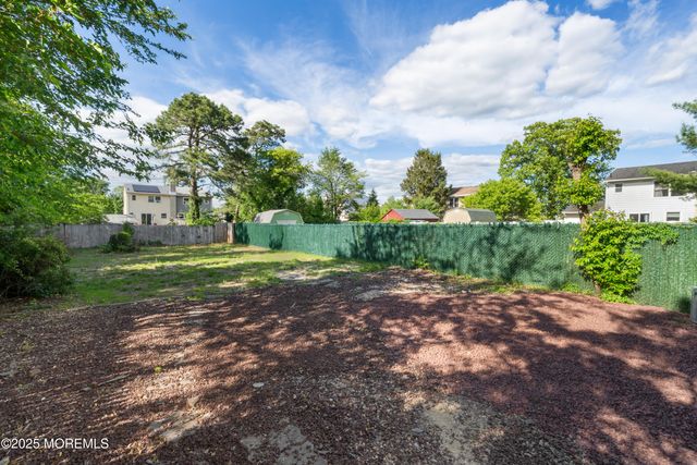 707 Pine Street, Lakehurst, NJ 08733