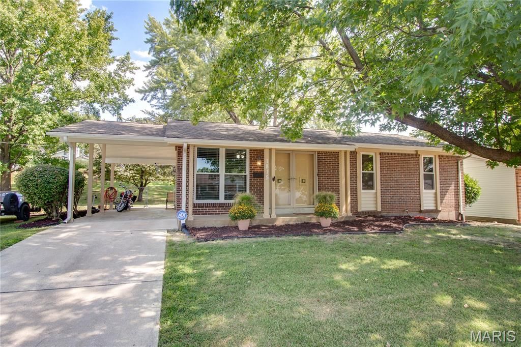 1815 Flordawn Drive, Florissant, MO 63031