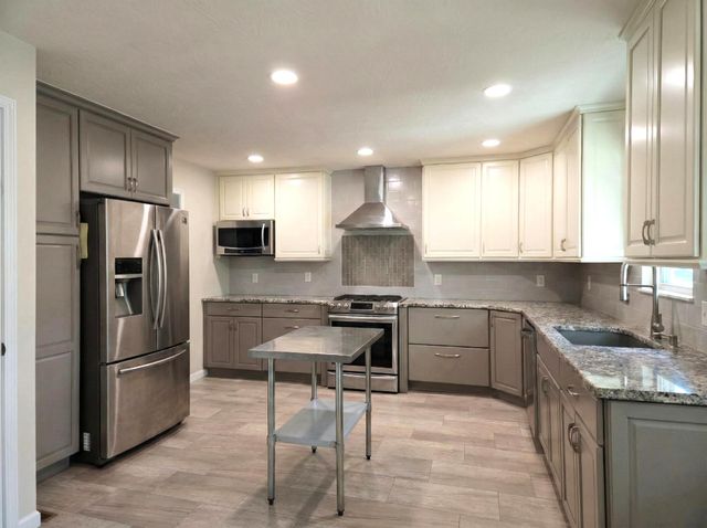 2541 S Brandon Avenue, Springfield, MO 65809