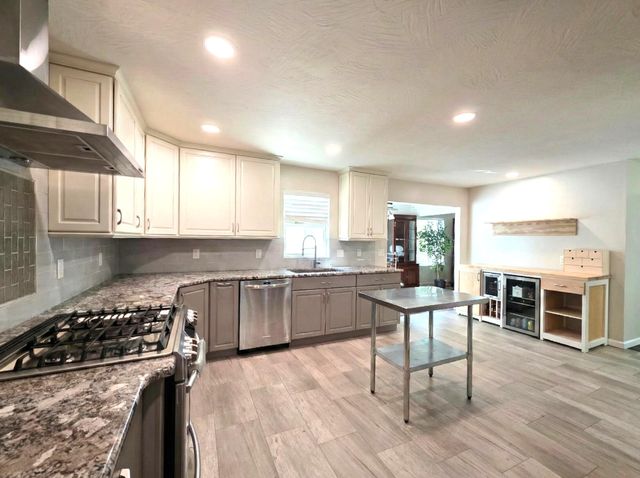 2541 S Brandon Avenue, Springfield, MO 65809