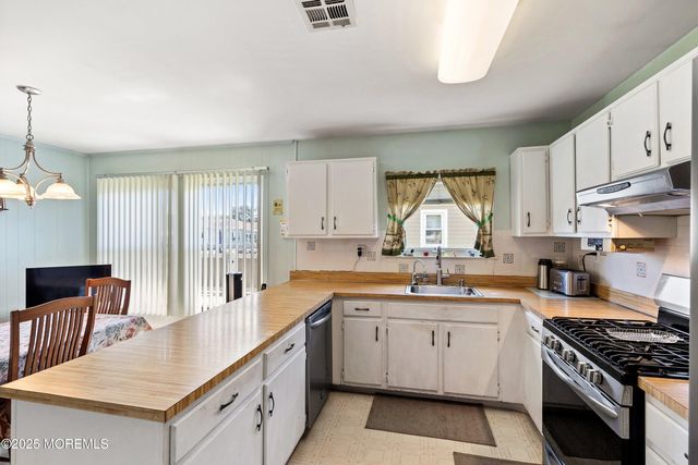 11 Bahamia Drive, Toms River, NJ 08757
