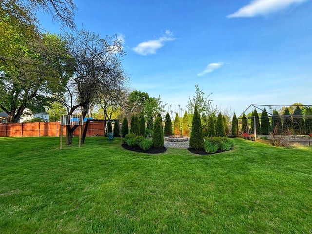 129 Elm St, Agawam, MA 01001