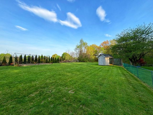 129 Elm St, Agawam, MA 01001