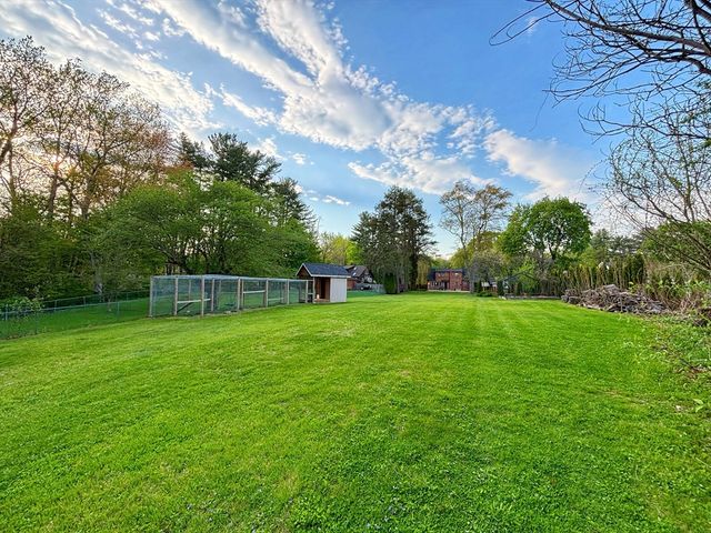 129 Elm St, Agawam, MA 01001