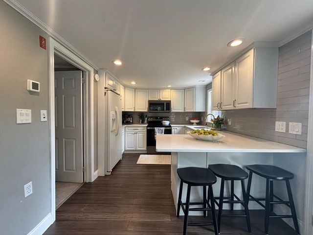 129 Elm St, Agawam, MA 01001