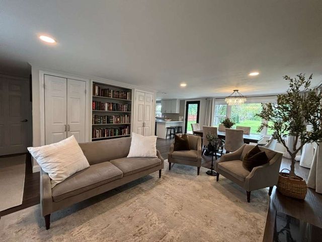 129 Elm St, Agawam, MA 01001