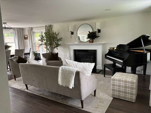 129 Elm St, Agawam, MA 01001