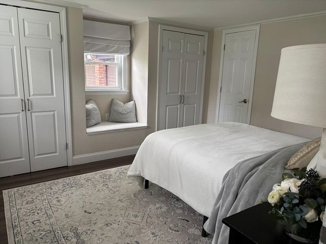 129 Elm St, Agawam, MA 01001