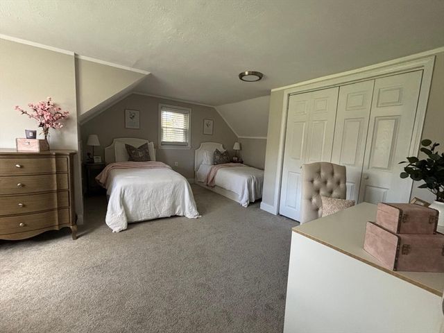 129 Elm St, Agawam, MA 01001