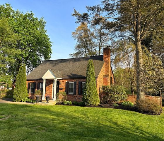 129 Elm St, Agawam, MA 01001