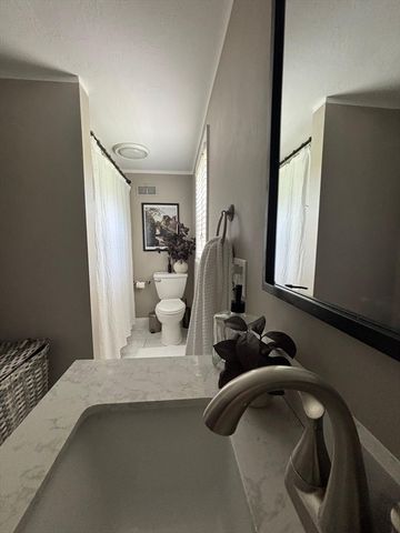 129 Elm St, Agawam, MA 01001