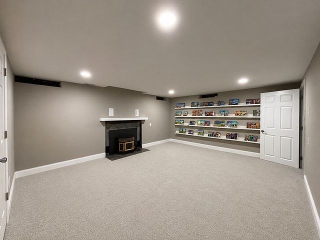 129 Elm St, Agawam, MA 01001