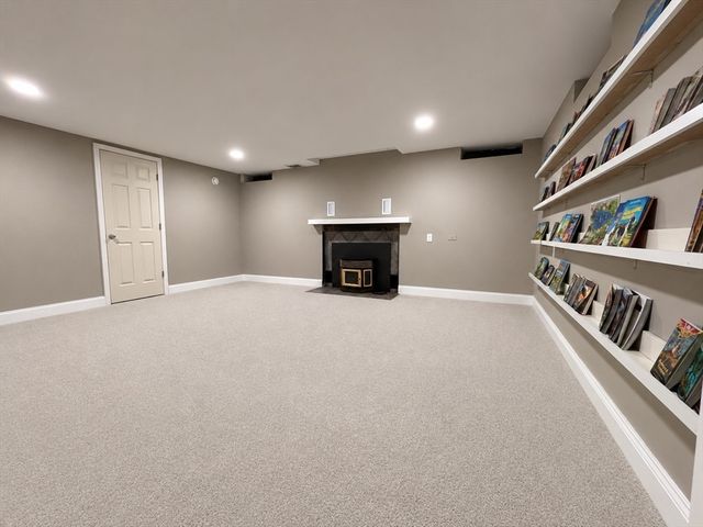 129 Elm St, Agawam, MA 01001