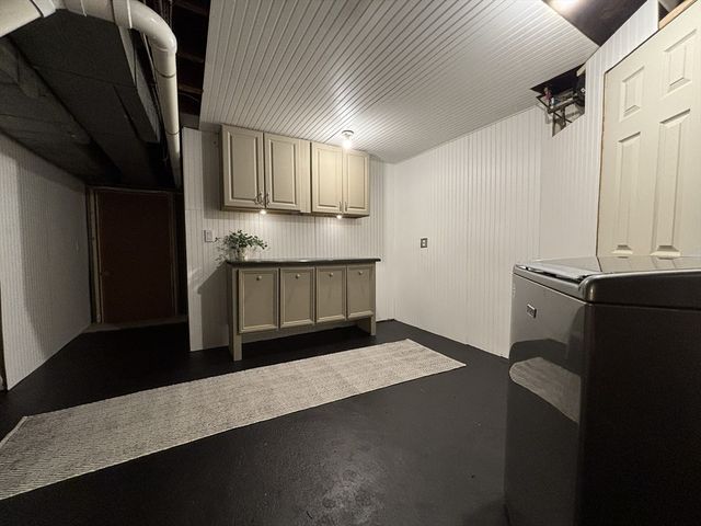 129 Elm St, Agawam, MA 01001