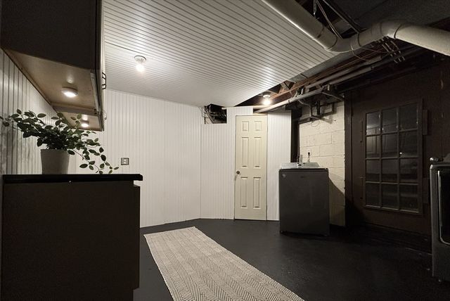 129 Elm St, Agawam, MA 01001