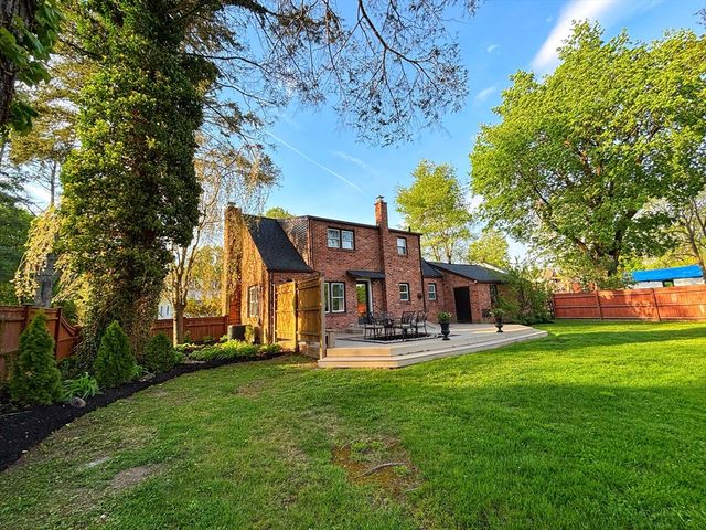 129 Elm St, Agawam, MA 01001