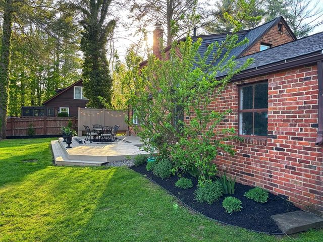 129 Elm St, Agawam, MA 01001