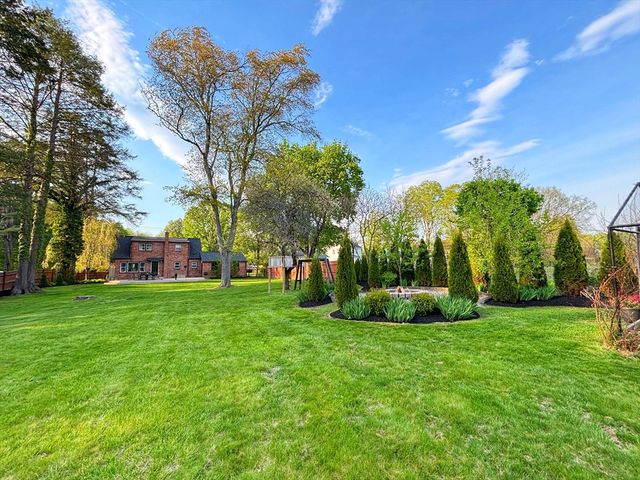 129 Elm St, Agawam, MA 01001