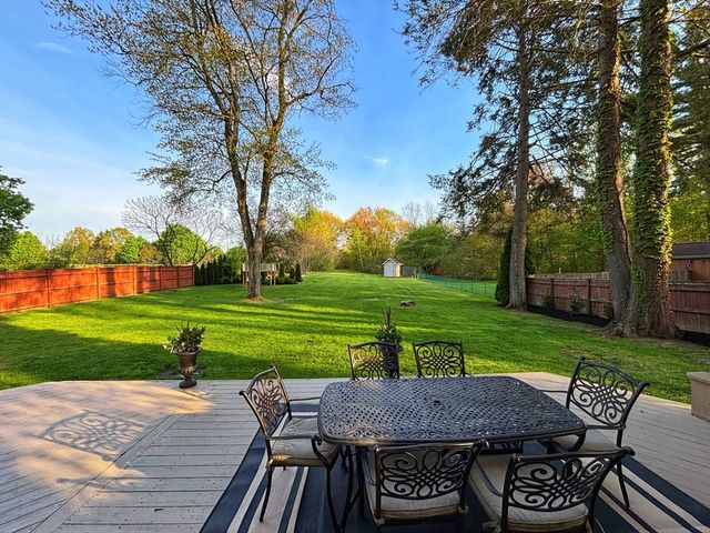129 Elm St, Agawam, MA 01001