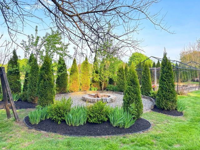129 Elm St, Agawam, MA 01001