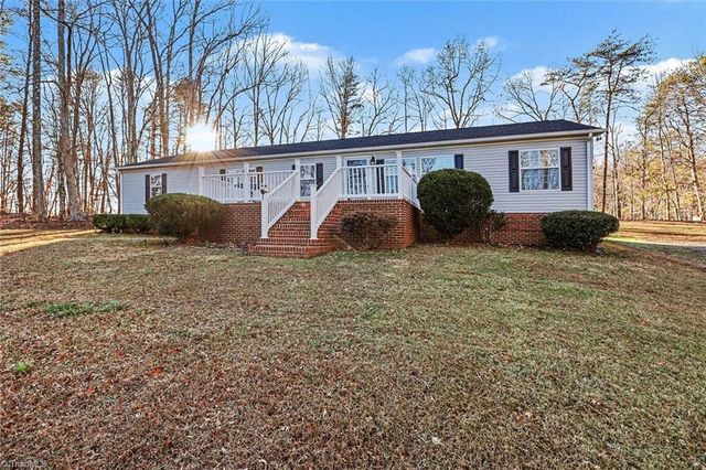 1115 Cross Creek Drive, Walnut Cove, NC 27052