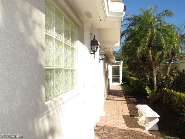 3387 Cayman LN, Naples, FL 34119