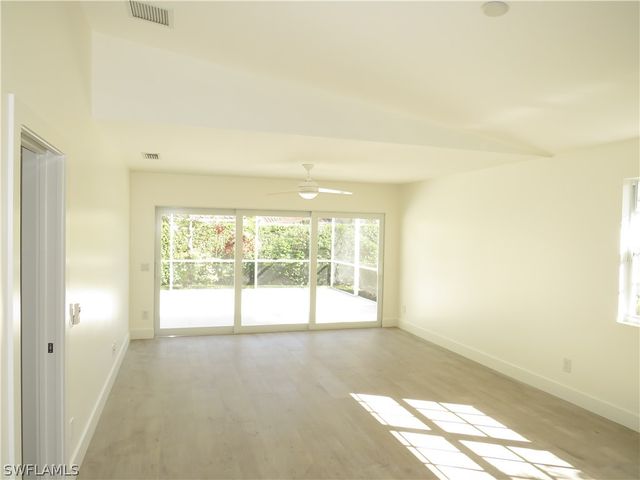 3387 Cayman LN, Naples, FL 34119