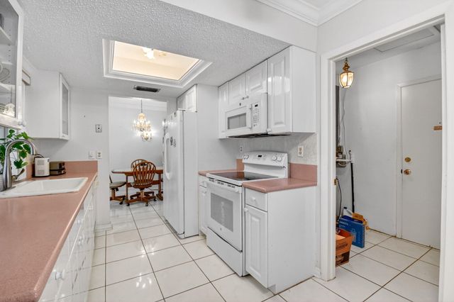 118 SW 9th Street, Boynton Beach, FL 33426