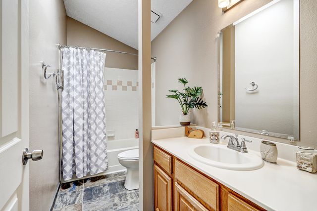 2405 Agua Fria Drive NE, Rio Rancho, NM 87144