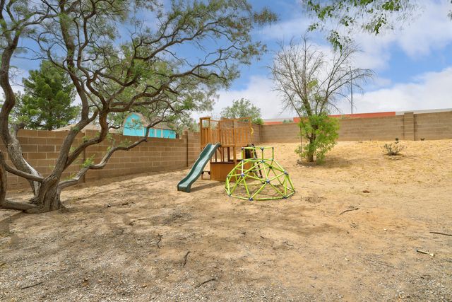 2405 Agua Fria Drive NE, Rio Rancho, NM 87144