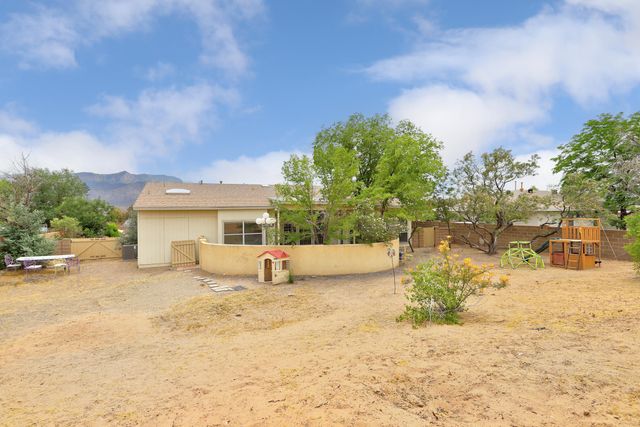 2405 Agua Fria Drive NE, Rio Rancho, NM 87144