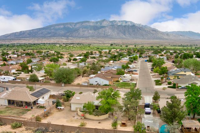2405 Agua Fria Drive NE, Rio Rancho, NM 87144