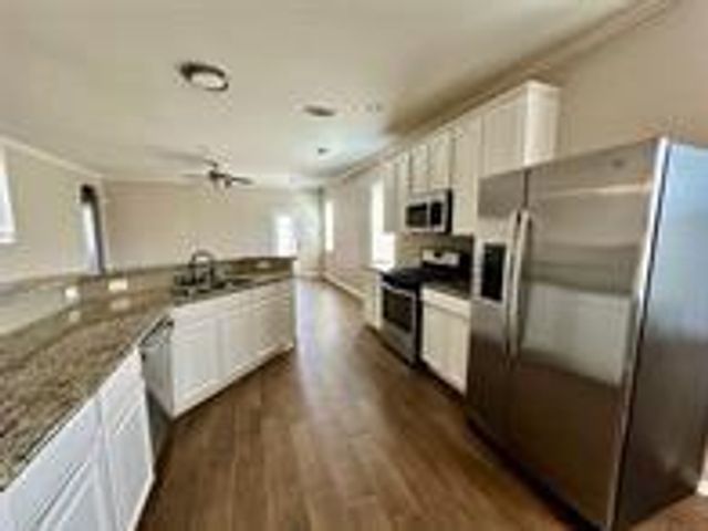 13115 Southern Valley Drive, Pearland, TX 77584