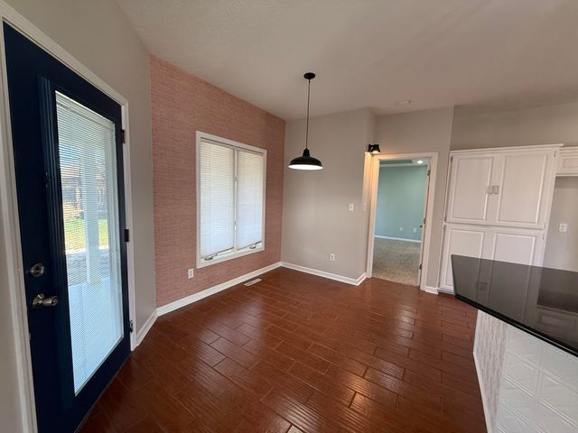 4566 S Park Avenue, Springfield, MO 65810