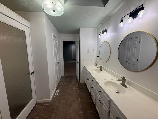 4566 S Park Avenue, Springfield, MO 65810