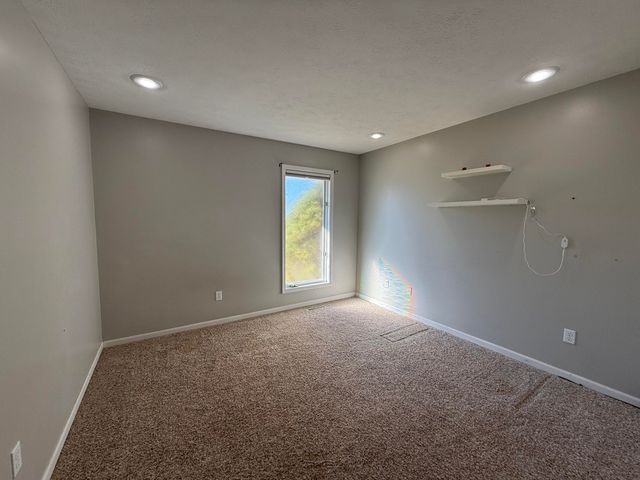 4566 S Park Avenue, Springfield, MO 65810