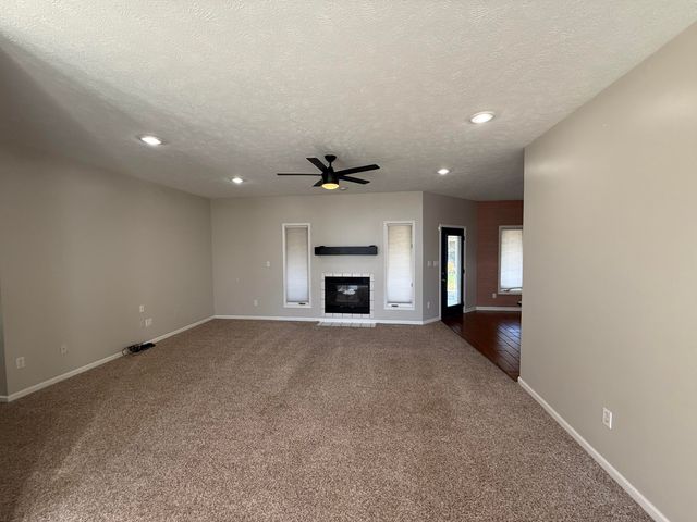 4566 S Park Avenue, Springfield, MO 65810