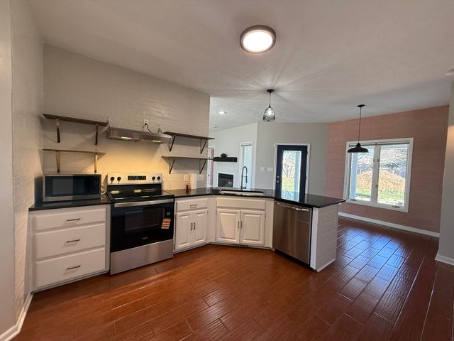 4566 S Park Avenue, Springfield, MO 65810